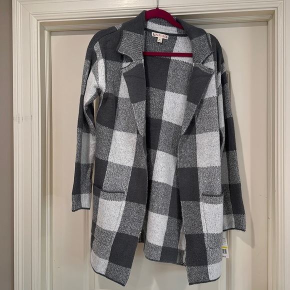 It's Our Time Sweaters - It’s Our Time Womens Gray and White Plaid Sweater Jacket Size Medium